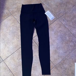Lululemon Wunder Under 28’’ 💓 NEVER WORN!!!